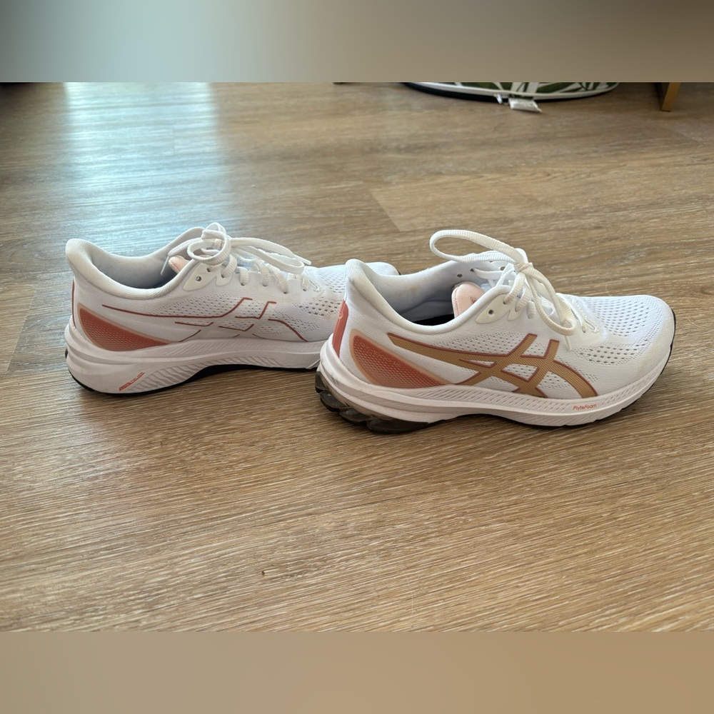 ASICS running shoe size 8